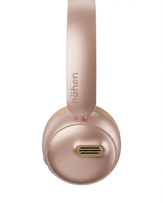 Detalle del audífono höhen Aura Mini en color rosa metalizado con diseño minimalista