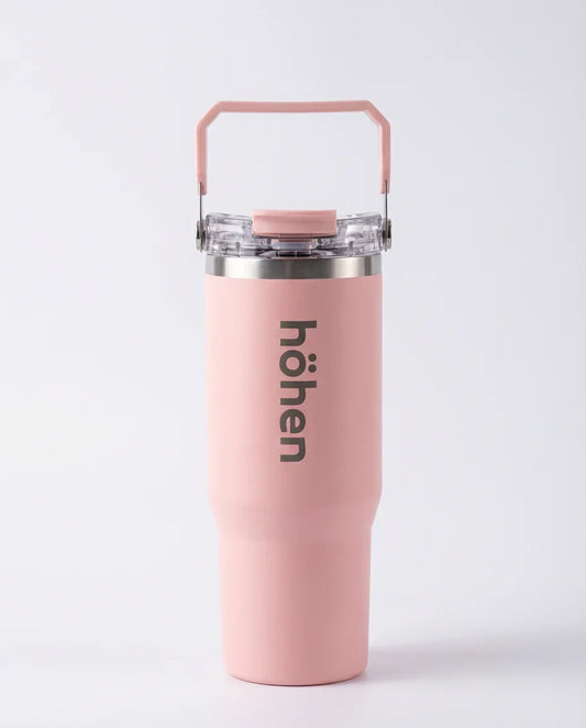 Full view of the pink höhen Essential Tumbler featuring a built-in carry handle and clear lid.